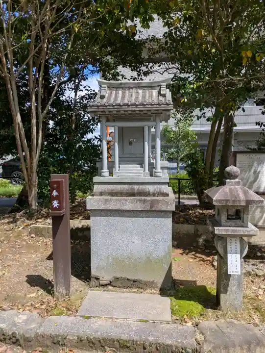 大宝神社の{uncategorized: "未分類", other: "その他", undefined: "問題あり", building: "その他建物", grave: "お墓", sacred_gate: "鳥居", guardian: "狛犬", statue: "像", buddha: "仏像", history: "歴史", nature: "自然", garden: "庭園", animal: "動物", pagoda: "塔", temizu: "手水舎", mountain_gate: "山門・神門", sanctuary: "本殿・本堂", subordinate: "末社・摂社", art: "芸術", scenery: "景色", jizo: "地蔵", ema: "絵馬", goshuin: "御朱印", omikuji: "おみくじ", items: "授与品その他", amulet: "お守り", goshuincho: "御朱印帳", eats: "食事", festival: "お祭り", votive_dance: "神楽", shichigosan: "七五三参", wedding: "結婚式", experience: "体験その他", initially: "初詣", around: "周辺", anti_infection: "感染症対策"}