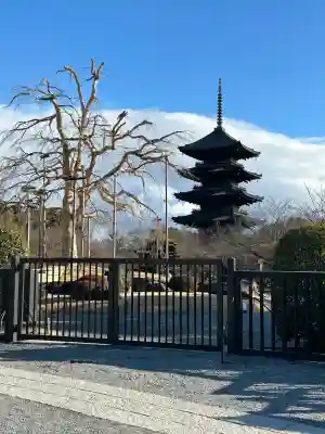 東寺（教王護国寺）の{uncategorized: "未分類", other: "その他", undefined: "問題あり", building: "その他建物", grave: "お墓", sacred_gate: "鳥居", guardian: "狛犬", statue: "像", buddha: "仏像", history: "歴史", nature: "自然", garden: "庭園", animal: "動物", pagoda: "塔", temizu: "手水舎", mountain_gate: "山門・神門", sanctuary: "本殿・本堂", subordinate: "末社・摂社", art: "芸術", scenery: "景色", jizo: "地蔵", ema: "絵馬", goshuin: "御朱印", omikuji: "おみくじ", items: "授与品その他", amulet: "お守り", goshuincho: "御朱印帳", eats: "食事", festival: "お祭り", votive_dance: "神楽", shichigosan: "七五三参", wedding: "結婚式", experience: "体験その他", initially: "初詣", around: "周辺", anti_infection: "感染症対策"}