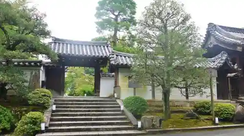 雲龍院の山門