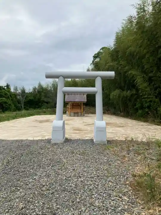 百里神社の{uncategorized: "未分類", other: "その他", undefined: "問題あり", building: "その他建物", grave: "お墓", sacred_gate: "鳥居", guardian: "狛犬", statue: "像", buddha: "仏像", history: "歴史", nature: "自然", garden: "庭園", animal: "動物", pagoda: "塔", temizu: "手水舎", mountain_gate: "山門・神門", sanctuary: "本殿・本堂", subordinate: "末社・摂社", art: "芸術", scenery: "景色", jizo: "地蔵", ema: "絵馬", goshuin: "御朱印", omikuji: "おみくじ", items: "授与品その他", amulet: "お守り", goshuincho: "御朱印帳", eats: "食事", festival: "お祭り", votive_dance: "神楽", shichigosan: "七五三参", wedding: "結婚式", experience: "体験その他", initially: "初詣", around: "周辺", anti_infection: "感染症対策"}