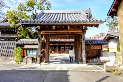 真光寺の山門・神門