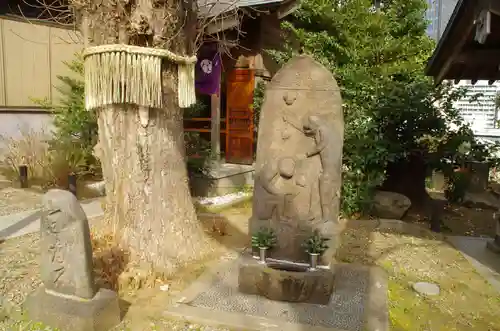 筑土八幡神社の像