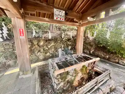 高知県護国神社の{uncategorized: "未分類", other: "その他", undefined: "問題あり", building: "その他建物", grave: "お墓", sacred_gate: "鳥居", guardian: "狛犬", statue: "像", buddha: "仏像", history: "歴史", nature: "自然", garden: "庭園", animal: "動物", pagoda: "塔", temizu: "手水舎", mountain_gate: "山門・神門", sanctuary: "本殿・本堂", subordinate: "末社・摂社", art: "芸術", scenery: "景色", jizo: "地蔵", ema: "絵馬", goshuin: "御朱印", omikuji: "おみくじ", items: "授与品その他", amulet: "お守り", goshuincho: "御朱印帳", eats: "食事", festival: "お祭り", votive_dance: "神楽", shichigosan: "七五三参", wedding: "結婚式", experience: "体験その他", initially: "初詣", around: "周辺", anti_infection: "感染症対策"}