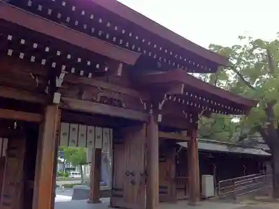 湊川神社の山門・神門