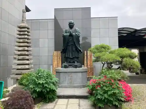 善慶寺の{uncategorized: "未分類", other: "その他", undefined: "問題あり", building: "その他建物", grave: "お墓", sacred_gate: "鳥居", guardian: "狛犬", statue: "像", buddha: "仏像", history: "歴史", nature: "自然", garden: "庭園", animal: "動物", pagoda: "塔", temizu: "手水舎", mountain_gate: "山門・神門", sanctuary: "本殿・本堂", subordinate: "末社・摂社", art: "芸術", scenery: "景色", jizo: "地蔵", ema: "絵馬", goshuin: "御朱印", omikuji: "おみくじ", items: "授与品その他", amulet: "お守り", goshuincho: "御朱印帳", eats: "食事", festival: "お祭り", votive_dance: "神楽", shichigosan: "七五三参", wedding: "結婚式", experience: "体験その他", initially: "初詣", around: "周辺", anti_infection: "感染症対策"}