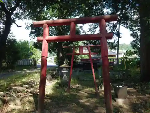 大井俣窪八幡神社の鳥居