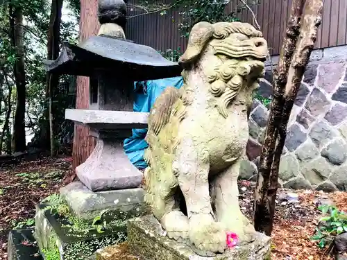 八幡朝見神社の狛犬