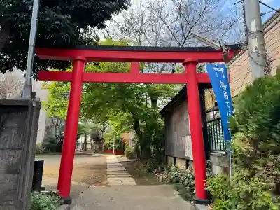 子安稲荷神社の{uncategorized: "未分類", other: "その他", undefined: "問題あり", building: "その他建物", grave: "お墓", sacred_gate: "鳥居", guardian: "狛犬", statue: "像", buddha: "仏像", history: "歴史", nature: "自然", garden: "庭園", animal: "動物", pagoda: "塔", temizu: "手水舎", mountain_gate: "山門・神門", sanctuary: "本殿・本堂", subordinate: "末社・摂社", art: "芸術", scenery: "景色", jizo: "地蔵", ema: "絵馬", goshuin: "御朱印", omikuji: "おみくじ", items: "授与品その他", amulet: "お守り", goshuincho: "御朱印帳", eats: "食事", festival: "お祭り", votive_dance: "神楽", shichigosan: "七五三参", wedding: "結婚式", experience: "体験その他", initially: "初詣", around: "周辺", anti_infection: "感染症対策"}