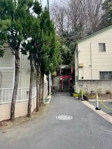真島稲荷神社の{uncategorized: "未分類", other: "その他", undefined: "問題あり", building: "その他建物", grave: "お墓", sacred_gate: "鳥居", guardian: "狛犬", statue: "像", buddha: "仏像", history: "歴史", nature: "自然", garden: "庭園", animal: "動物", pagoda: "塔", temizu: "手水舎", mountain_gate: "山門・神門", sanctuary: "本殿・本堂", subordinate: "末社・摂社", art: "芸術", scenery: "景色", jizo: "地蔵", ema: "絵馬", goshuin: "御朱印", omikuji: "おみくじ", items: "授与品その他", amulet: "お守り", goshuincho: "御朱印帳", eats: "食事", festival: "お祭り", votive_dance: "神楽", shichigosan: "七五三参", wedding: "結婚式", experience: "体験その他", initially: "初詣", around: "周辺", anti_infection: "感染症対策"}