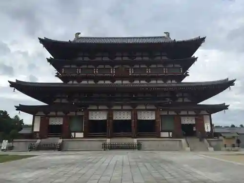 薬師寺の本殿・本堂