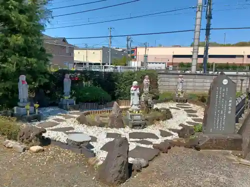 海蔵寺の{uncategorized: "未分類", other: "その他", undefined: "問題あり", building: "その他建物", grave: "お墓", sacred_gate: "鳥居", guardian: "狛犬", statue: "像", buddha: "仏像", history: "歴史", nature: "自然", garden: "庭園", animal: "動物", pagoda: "塔", temizu: "手水舎", mountain_gate: "山門・神門", sanctuary: "本殿・本堂", subordinate: "末社・摂社", art: "芸術", scenery: "景色", jizo: "地蔵", ema: "絵馬", goshuin: "御朱印", omikuji: "おみくじ", items: "授与品その他", amulet: "お守り", goshuincho: "御朱印帳", eats: "食事", festival: "お祭り", votive_dance: "神楽", shichigosan: "七五三参", wedding: "結婚式", experience: "体験その他", initially: "初詣", around: "周辺", anti_infection: "感染症対策"}