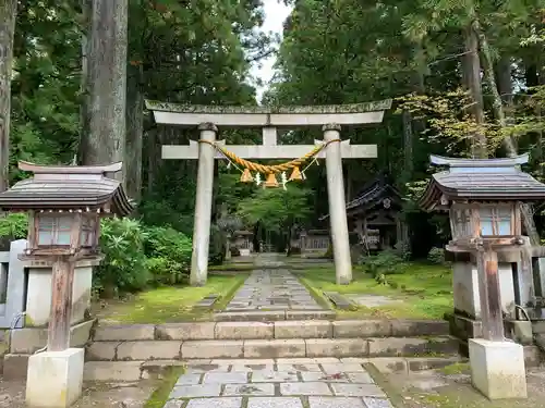 雄山神社中宮祈願殿(富山県)