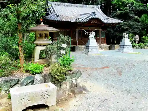 於呂神社の本殿