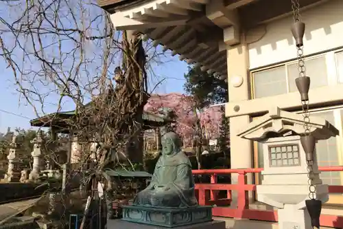 日輪寺の像