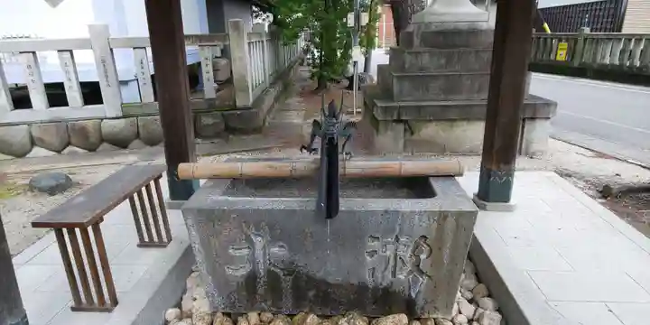堤治神社の手水舎