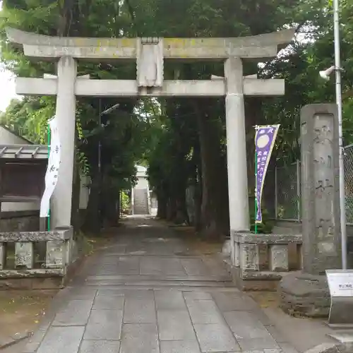 桐ヶ谷氷川神社の鳥居