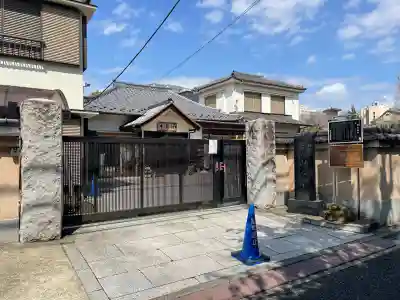 洞泉寺の{uncategorized: "未分類", other: "その他", undefined: "問題あり", building: "その他建物", grave: "お墓", sacred_gate: "鳥居", guardian: "狛犬", statue: "像", buddha: "仏像", history: "歴史", nature: "自然", garden: "庭園", animal: "動物", pagoda: "塔", temizu: "手水舎", mountain_gate: "山門・神門", sanctuary: "本殿・本堂", subordinate: "末社・摂社", art: "芸術", scenery: "景色", jizo: "地蔵", ema: "絵馬", goshuin: "御朱印", omikuji: "おみくじ", items: "授与品その他", amulet: "お守り", goshuincho: "御朱印帳", eats: "食事", festival: "お祭り", votive_dance: "神楽", shichigosan: "七五三参", wedding: "結婚式", experience: "体験その他", initially: "初詣", around: "周辺", anti_infection: "感染症対策"}