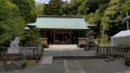 川勾神社の{uncategorized: "未分類", other: "その他", undefined: "問題あり", building: "その他建物", grave: "お墓", sacred_gate: "鳥居", guardian: "狛犬", statue: "像", buddha: "仏像", history: "歴史", nature: "自然", garden: "庭園", animal: "動物", pagoda: "塔", temizu: "手水舎", mountain_gate: "山門・神門", sanctuary: "本殿・本堂", subordinate: "末社・摂社", art: "芸術", scenery: "景色", jizo: "地蔵", ema: "絵馬", goshuin: "御朱印", omikuji: "おみくじ", items: "授与品その他", amulet: "お守り", goshuincho: "御朱印帳", eats: "食事", festival: "お祭り", votive_dance: "神楽", shichigosan: "七五三参", wedding: "結婚式", experience: "体験その他", initially: "初詣", around: "周辺", anti_infection: "感染症対策"}
