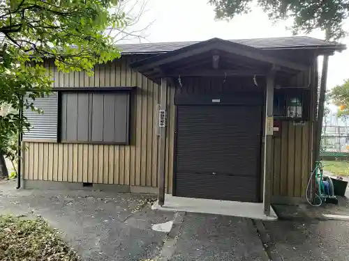 箕曲神社の{uncategorized: "未分類", other: "その他", undefined: "問題あり", building: "その他建物", grave: "お墓", sacred_gate: "鳥居", guardian: "狛犬", statue: "像", buddha: "仏像", history: "歴史", nature: "自然", garden: "庭園", animal: "動物", pagoda: "塔", temizu: "手水舎", mountain_gate: "山門・神門", sanctuary: "本殿・本堂", subordinate: "末社・摂社", art: "芸術", scenery: "景色", jizo: "地蔵", ema: "絵馬", goshuin: "御朱印", omikuji: "おみくじ", items: "授与品その他", amulet: "お守り", goshuincho: "御朱印帳", eats: "食事", festival: "お祭り", votive_dance: "神楽", shichigosan: "七五三参", wedding: "結婚式", experience: "体験その他", initially: "初詣", around: "周辺", anti_infection: "感染症対策"}