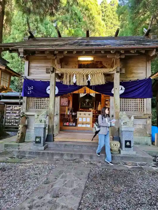 荒立神社の{uncategorized: "未分類", other: "その他", undefined: "問題あり", building: "その他建物", grave: "お墓", sacred_gate: "鳥居", guardian: "狛犬", statue: "像", buddha: "仏像", history: "歴史", nature: "自然", garden: "庭園", animal: "動物", pagoda: "塔", temizu: "手水舎", mountain_gate: "山門・神門", sanctuary: "本殿・本堂", subordinate: "末社・摂社", art: "芸術", scenery: "景色", jizo: "地蔵", ema: "絵馬", goshuin: "御朱印", omikuji: "おみくじ", items: "授与品その他", amulet: "お守り", goshuincho: "御朱印帳", eats: "食事", festival: "お祭り", votive_dance: "神楽", shichigosan: "七五三参", wedding: "結婚式", experience: "体験その他", initially: "初詣", around: "周辺", anti_infection: "感染症対策"}