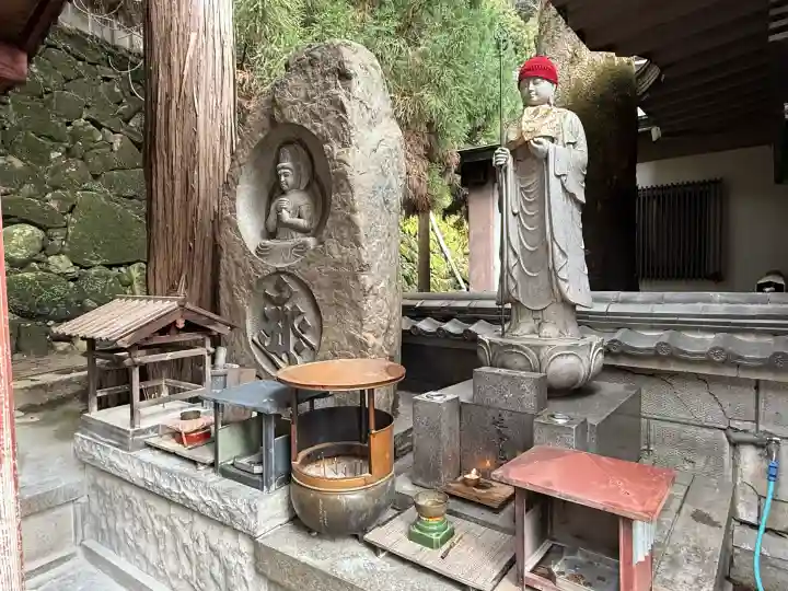 宝山寺の{uncategorized: "未分類", other: "その他", undefined: "問題あり", building: "その他建物", grave: "お墓", sacred_gate: "鳥居", guardian: "狛犬", statue: "像", buddha: "仏像", history: "歴史", nature: "自然", garden: "庭園", animal: "動物", pagoda: "塔", temizu: "手水舎", mountain_gate: "山門・神門", sanctuary: "本殿・本堂", subordinate: "末社・摂社", art: "芸術", scenery: "景色", jizo: "地蔵", ema: "絵馬", goshuin: "御朱印", omikuji: "おみくじ", items: "授与品その他", amulet: "お守り", goshuincho: "御朱印帳", eats: "食事", festival: "お祭り", votive_dance: "神楽", shichigosan: "七五三参", wedding: "結婚式", experience: "体験その他", initially: "初詣", around: "周辺", anti_infection: "感染症対策"}