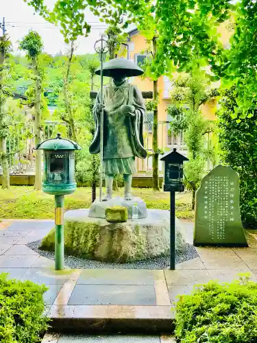 星谷寺の{uncategorized: "未分類", other: "その他", undefined: "問題あり", building: "その他建物", grave: "お墓", sacred_gate: "鳥居", guardian: "狛犬", statue: "像", buddha: "仏像", history: "歴史", nature: "自然", garden: "庭園", animal: "動物", pagoda: "塔", temizu: "手水舎", mountain_gate: "山門・神門", sanctuary: "本殿・本堂", subordinate: "末社・摂社", art: "芸術", scenery: "景色", jizo: "地蔵", ema: "絵馬", goshuin: "御朱印", omikuji: "おみくじ", items: "授与品その他", amulet: "お守り", goshuincho: "御朱印帳", eats: "食事", festival: "お祭り", votive_dance: "神楽", shichigosan: "七五三参", wedding: "結婚式", experience: "体験その他", initially: "初詣", around: "周辺", anti_infection: "感染症対策"}