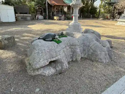 鹿島御児神社の{uncategorized: "未分類", other: "その他", undefined: "問題あり", building: "その他建物", grave: "お墓", sacred_gate: "鳥居", guardian: "狛犬", statue: "像", buddha: "仏像", history: "歴史", nature: "自然", garden: "庭園", animal: "動物", pagoda: "塔", temizu: "手水舎", mountain_gate: "山門・神門", sanctuary: "本殿・本堂", subordinate: "末社・摂社", art: "芸術", scenery: "景色", jizo: "地蔵", ema: "絵馬", goshuin: "御朱印", omikuji: "おみくじ", items: "授与品その他", amulet: "お守り", goshuincho: "御朱印帳", eats: "食事", festival: "お祭り", votive_dance: "神楽", shichigosan: "七五三参", wedding: "結婚式", experience: "体験その他", initially: "初詣", around: "周辺", anti_infection: "感染症対策"}