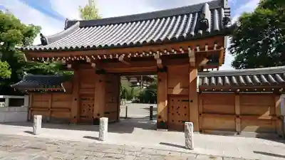 西新井大師総持寺の山門・神門