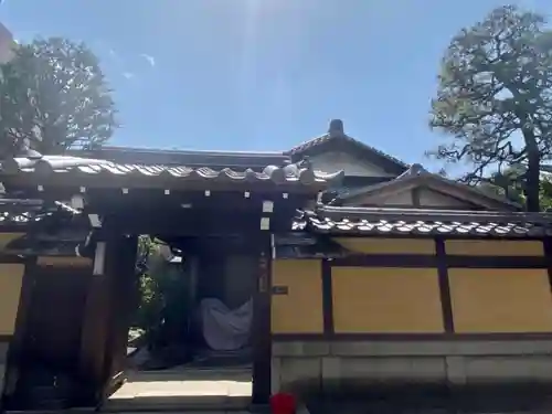 本行院の山門・神門