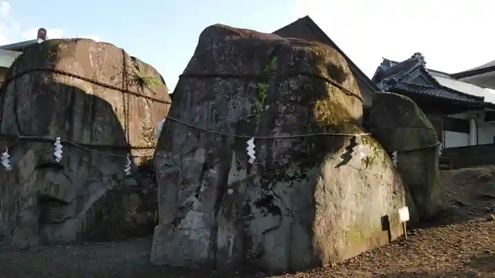 三ツ石神社(岩手県)