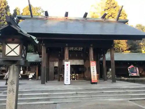 射水神社の本殿