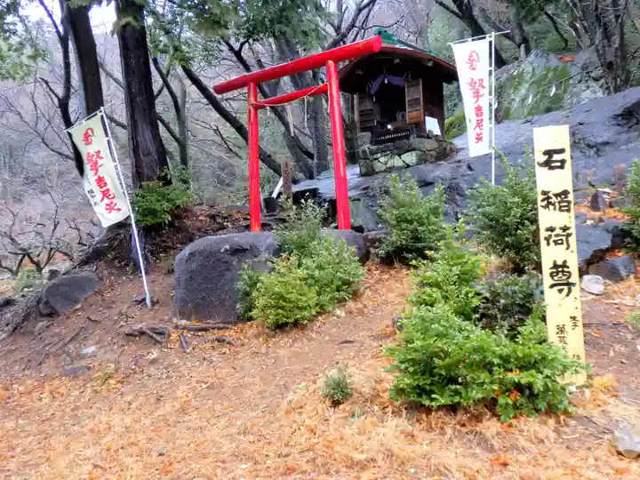 石稲荷神社の本殿・本堂