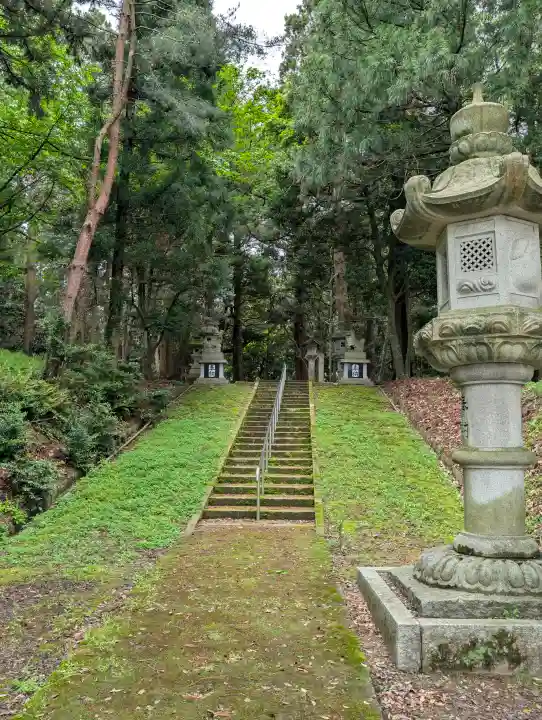 石部神社の{uncategorized: "未分類", other: "その他", undefined: "問題あり", building: "その他建物", grave: "お墓", sacred_gate: "鳥居", guardian: "狛犬", statue: "像", buddha: "仏像", history: "歴史", nature: "自然", garden: "庭園", animal: "動物", pagoda: "塔", temizu: "手水舎", mountain_gate: "山門・神門", sanctuary: "本殿・本堂", subordinate: "末社・摂社", art: "芸術", scenery: "景色", jizo: "地蔵", ema: "絵馬", goshuin: "御朱印", omikuji: "おみくじ", items: "授与品その他", amulet: "お守り", goshuincho: "御朱印帳", eats: "食事", festival: "お祭り", votive_dance: "神楽", shichigosan: "七五三参", wedding: "結婚式", experience: "体験その他", initially: "初詣", around: "周辺", anti_infection: "感染症対策"}