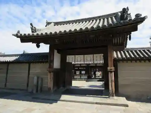 法隆寺 夢殿の山門・神門