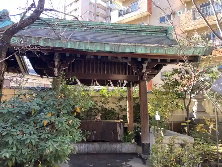 小野照崎神社の手水舎