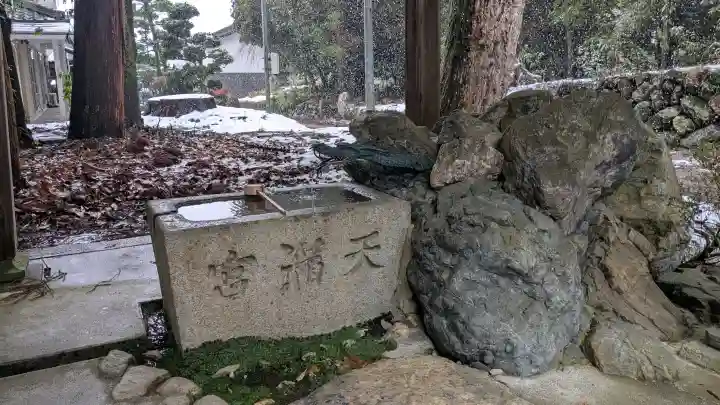 岡高神社の{uncategorized: "未分類", other: "その他", undefined: "問題あり", building: "その他建物", grave: "お墓", sacred_gate: "鳥居", guardian: "狛犬", statue: "像", buddha: "仏像", history: "歴史", nature: "自然", garden: "庭園", animal: "動物", pagoda: "塔", temizu: "手水舎", mountain_gate: "山門・神門", sanctuary: "本殿・本堂", subordinate: "末社・摂社", art: "芸術", scenery: "景色", jizo: "地蔵", ema: "絵馬", goshuin: "御朱印", omikuji: "おみくじ", items: "授与品その他", amulet: "お守り", goshuincho: "御朱印帳", eats: "食事", festival: "お祭り", votive_dance: "神楽", shichigosan: "七五三参", wedding: "結婚式", experience: "体験その他", initially: "初詣", around: "周辺", anti_infection: "感染症対策"}