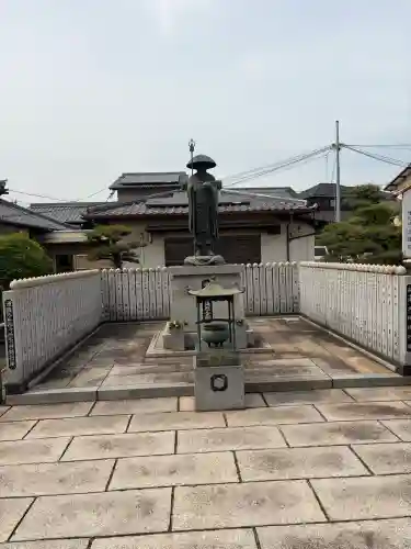 青蓮院の{uncategorized: "未分類", other: "その他", undefined: "問題あり", building: "その他建物", grave: "お墓", sacred_gate: "鳥居", guardian: "狛犬", statue: "像", buddha: "仏像", history: "歴史", nature: "自然", garden: "庭園", animal: "動物", pagoda: "塔", temizu: "手水舎", mountain_gate: "山門・神門", sanctuary: "本殿・本堂", subordinate: "末社・摂社", art: "芸術", scenery: "景色", jizo: "地蔵", ema: "絵馬", goshuin: "御朱印", omikuji: "おみくじ", items: "授与品その他", amulet: "お守り", goshuincho: "御朱印帳", eats: "食事", festival: "お祭り", votive_dance: "神楽", shichigosan: "七五三参", wedding: "結婚式", experience: "体験その他", initially: "初詣", around: "周辺", anti_infection: "感染症対策"}