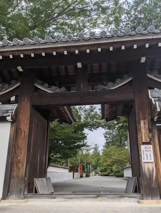 多田神社の山門・神門