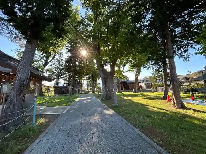 渚大神社の{uncategorized: "未分類", other: "その他", undefined: "問題あり", building: "その他建物", grave: "お墓", sacred_gate: "鳥居", guardian: "狛犬", statue: "像", buddha: "仏像", history: "歴史", nature: "自然", garden: "庭園", animal: "動物", pagoda: "塔", temizu: "手水舎", mountain_gate: "山門・神門", sanctuary: "本殿・本堂", subordinate: "末社・摂社", art: "芸術", scenery: "景色", jizo: "地蔵", ema: "絵馬", goshuin: "御朱印", omikuji: "おみくじ", items: "授与品その他", amulet: "お守り", goshuincho: "御朱印帳", eats: "食事", festival: "お祭り", votive_dance: "神楽", shichigosan: "七五三参", wedding: "結婚式", experience: "体験その他", initially: "初詣", around: "周辺", anti_infection: "感染症対策"}
