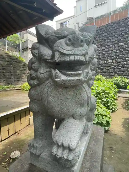 白滝不動尊の狛犬