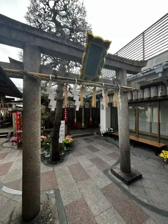 市比賣神社の{uncategorized: "未分類", other: "その他", undefined: "問題あり", building: "その他建物", grave: "お墓", sacred_gate: "鳥居", guardian: "狛犬", statue: "像", buddha: "仏像", history: "歴史", nature: "自然", garden: "庭園", animal: "動物", pagoda: "塔", temizu: "手水舎", mountain_gate: "山門・神門", sanctuary: "本殿・本堂", subordinate: "末社・摂社", art: "芸術", scenery: "景色", jizo: "地蔵", ema: "絵馬", goshuin: "御朱印", omikuji: "おみくじ", items: "授与品その他", amulet: "お守り", goshuincho: "御朱印帳", eats: "食事", festival: "お祭り", votive_dance: "神楽", shichigosan: "七五三参", wedding: "結婚式", experience: "体験その他", initially: "初詣", around: "周辺", anti_infection: "感染症対策"}