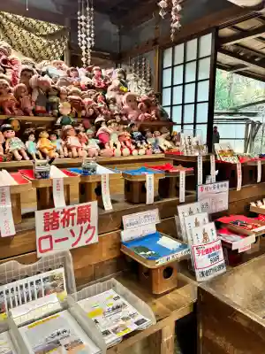 子安観音の{uncategorized: "未分類", other: "その他", undefined: "問題あり", building: "その他建物", grave: "お墓", sacred_gate: "鳥居", guardian: "狛犬", statue: "像", buddha: "仏像", history: "歴史", nature: "自然", garden: "庭園", animal: "動物", pagoda: "塔", temizu: "手水舎", mountain_gate: "山門・神門", sanctuary: "本殿・本堂", subordinate: "末社・摂社", art: "芸術", scenery: "景色", jizo: "地蔵", ema: "絵馬", goshuin: "御朱印", omikuji: "おみくじ", items: "授与品その他", amulet: "お守り", goshuincho: "御朱印帳", eats: "食事", festival: "お祭り", votive_dance: "神楽", shichigosan: "七五三参", wedding: "結婚式", experience: "体験その他", initially: "初詣", around: "周辺", anti_infection: "感染症対策"}