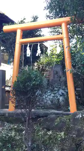 横浜御嶽神社の鳥居