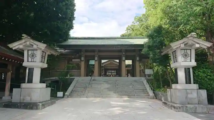 東郷神社の山門・神門