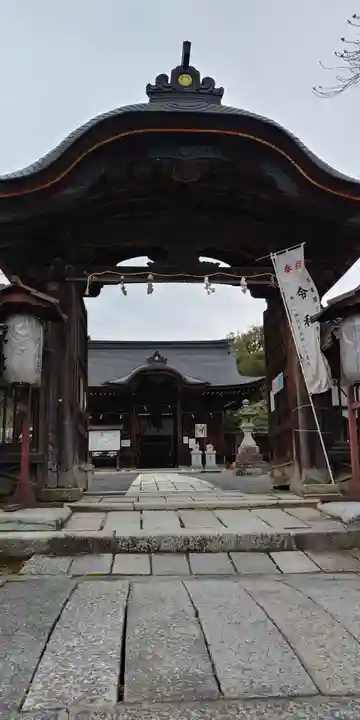 三尾神社の山門・神門