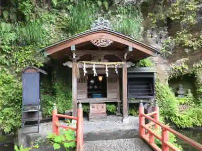 銭洗弁財天宇賀福神社の末社・摂社