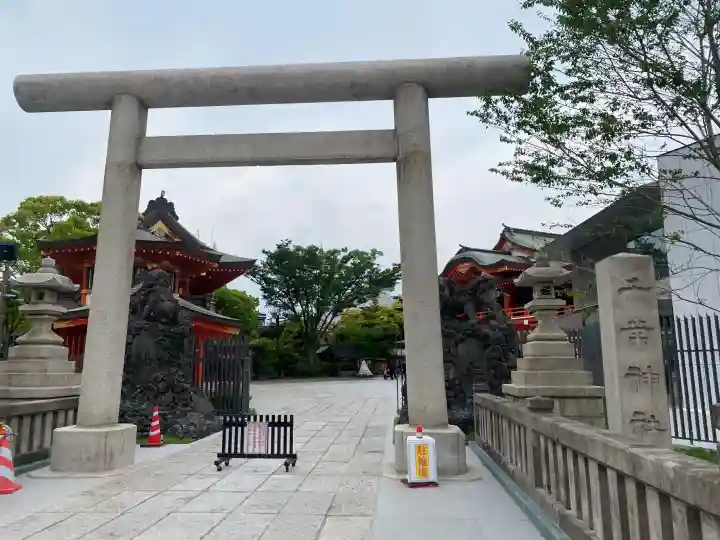 千葉神社の{uncategorized: "未分類", other: "その他", undefined: "問題あり", building: "その他建物", grave: "お墓", sacred_gate: "鳥居", guardian: "狛犬", statue: "像", buddha: "仏像", history: "歴史", nature: "自然", garden: "庭園", animal: "動物", pagoda: "塔", temizu: "手水舎", mountain_gate: "山門・神門", sanctuary: "本殿・本堂", subordinate: "末社・摂社", art: "芸術", scenery: "景色", jizo: "地蔵", ema: "絵馬", goshuin: "御朱印", omikuji: "おみくじ", items: "授与品その他", amulet: "お守り", goshuincho: "御朱印帳", eats: "食事", festival: "お祭り", votive_dance: "神楽", shichigosan: "七五三参", wedding: "結婚式", experience: "体験その他", initially: "初詣", around: "周辺", anti_infection: "感染症対策"}