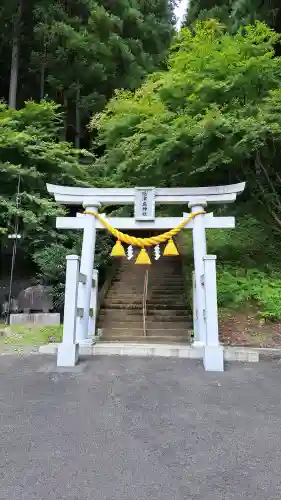 木幡山隠津島神社(二本松市)の{uncategorized: "未分類", other: "その他", undefined: "問題あり", building: "その他建物", grave: "お墓", sacred_gate: "鳥居", guardian: "狛犬", statue: "像", buddha: "仏像", history: "歴史", nature: "自然", garden: "庭園", animal: "動物", pagoda: "塔", temizu: "手水舎", mountain_gate: "山門・神門", sanctuary: "本殿・本堂", subordinate: "末社・摂社", art: "芸術", scenery: "景色", jizo: "地蔵", ema: "絵馬", goshuin: "御朱印", omikuji: "おみくじ", items: "授与品その他", amulet: "お守り", goshuincho: "御朱印帳", eats: "食事", festival: "お祭り", votive_dance: "神楽", shichigosan: "七五三参", wedding: "結婚式", experience: "体験その他", initially: "初詣", around: "周辺", anti_infection: "感染症対策"}