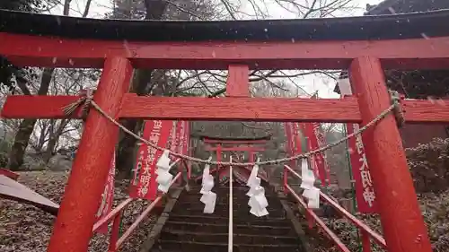 三崎稲荷神社の鳥居