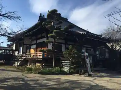 帯解寺の本殿・本堂
